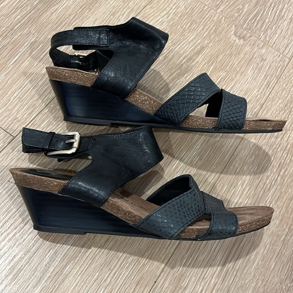 Sofft Leather Lining 2” Sandals - size: 7 - Picture 5 of 5